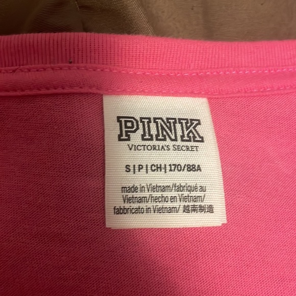 This is a never warn vs pink tee shirt. Brand new size small - Picture 2 of 4